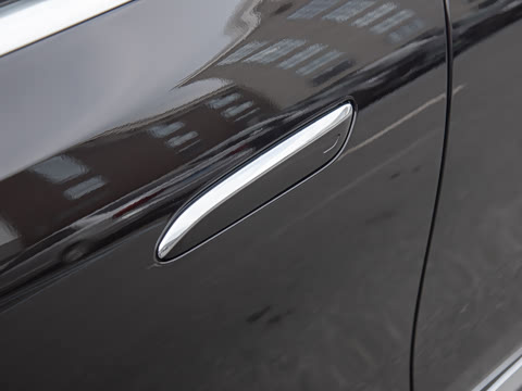 2025�� �Ŀ� E 300 L �����