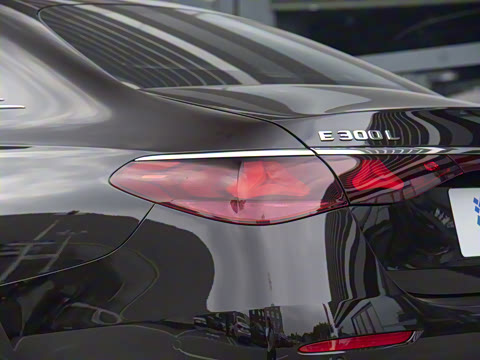 2025�� �Ŀ� E 300 L �����