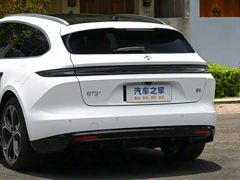 2025�� 75kWh Touring