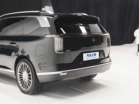 2025�� 700 Ultra�������������״��