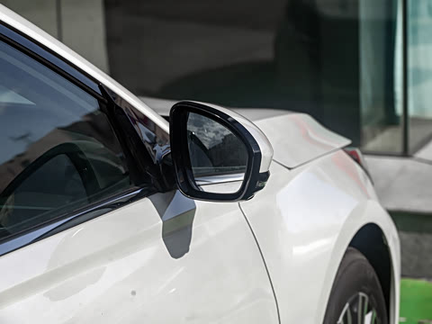 2022�� 2.0L XL-Upr ������