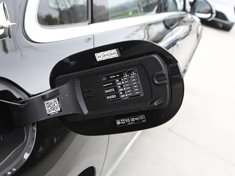 2025�� �Ŀ� E 300 L �����˶���