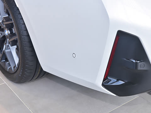 2025�� 330Li ������ M�˶���ҹ��װ