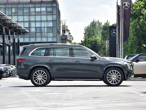 2025�� GLS 450 4MATIC ������