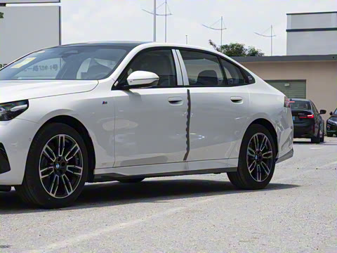 2025�� 525Li M�˶���װ