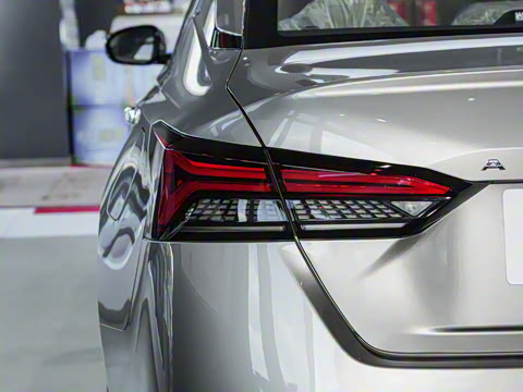 2022�� 2.0L XL-TLS ������