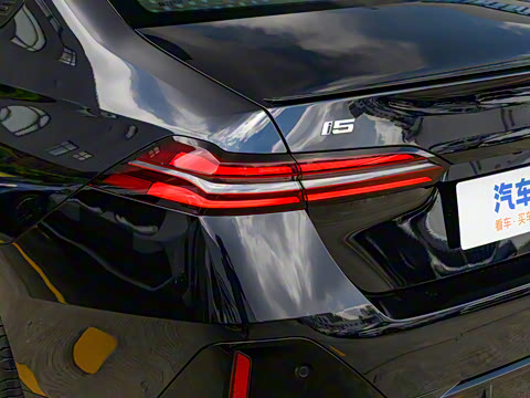 2024�� xDrive M60