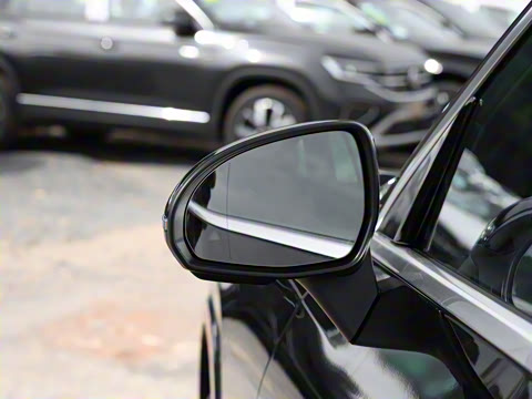 2025�� GLC 300 L 4MATIC ������ 5��