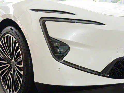 2025�� �Ŀ� Ultra���̰�