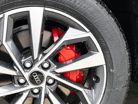 2025�� 40 TFSI ����������