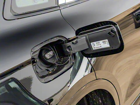 2025�� 40 TFSI ����������