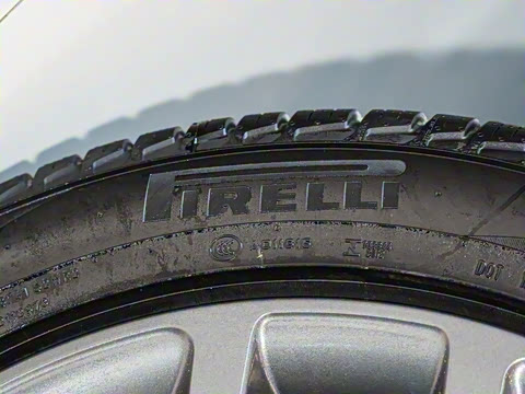 2025�� 400PS Dynamic SE