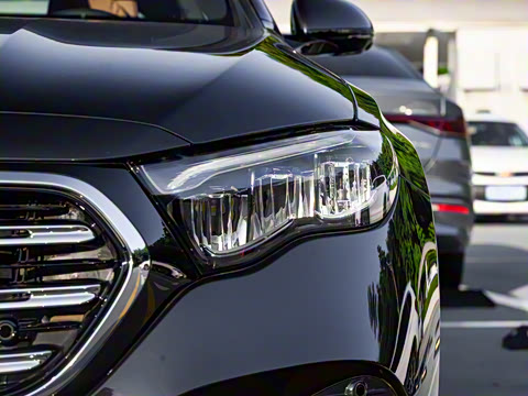 2024�� E 350 e L ���ʽ��϶����γ�