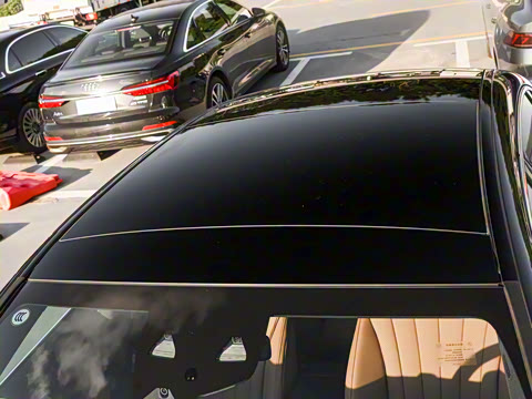 2024�� E 350 e L ���ʽ��϶����γ�