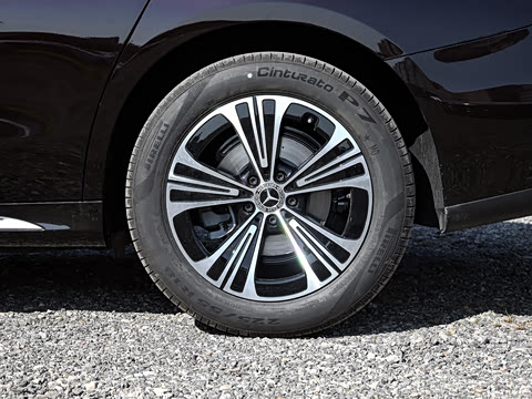 2025�� E 260 L �˶���