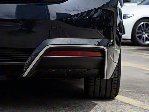 2024�� eDrive 40 L ��ҹ�˶���װ