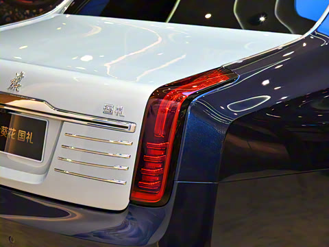 2025�� 4.0T V8 ��ͤ���϶��ư�