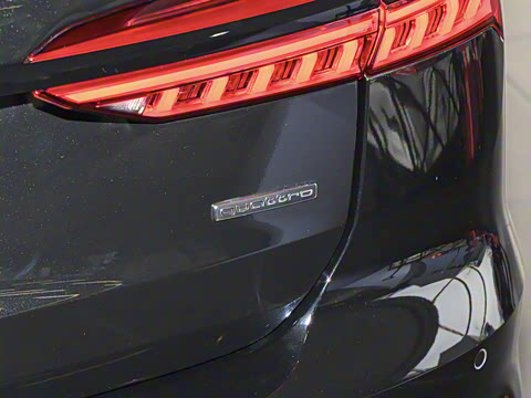 2025�� allroad quattro ̽���� 55 TFSI ����ԽҰ��