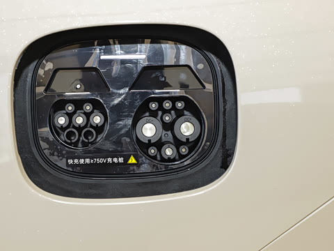 2025�� 705km Max