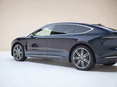 2025�� 102kWh �׷�������