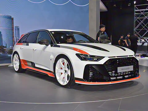 2025�� RS 6 Avant GT