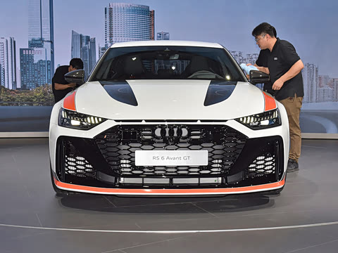 2025�� RS 6 Avant GT