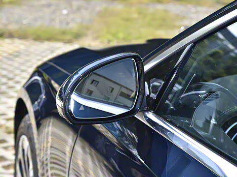 2025�� E 300 L ������