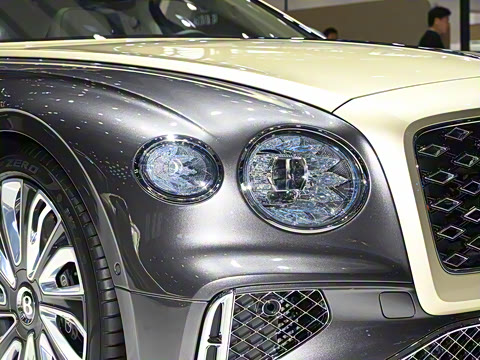 2024�� 4.0T V8 Mulliner