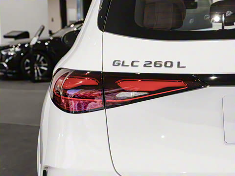 2025�� �Ŀ� GLC 260 L 4MATIC ������