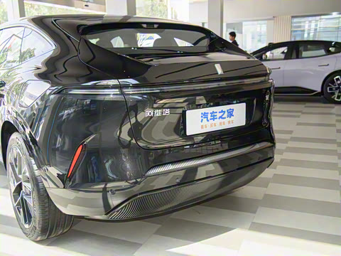 2025�� �Ŀ� Max ���̰�