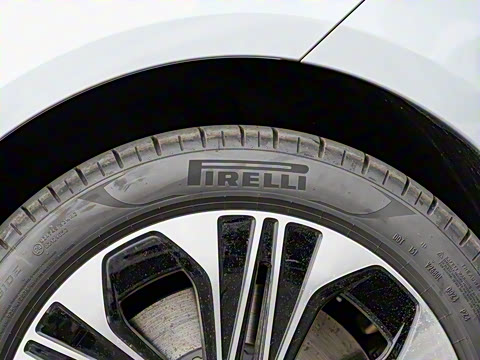 2024�� E 350 e L ���ʽ��϶����γ�