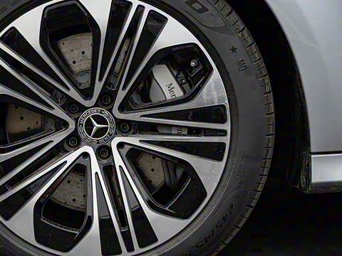 2024�� E 350 e L ���ʽ��϶����γ�