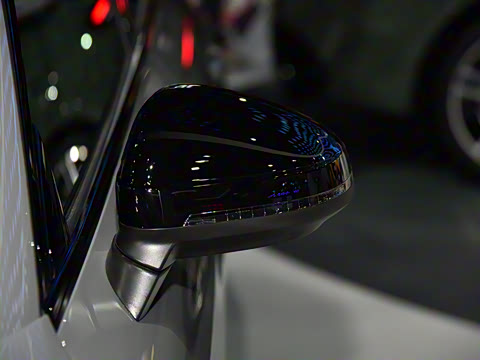 2025�� 200���������� 40 TFSI ���������� B&O ��ҹ��