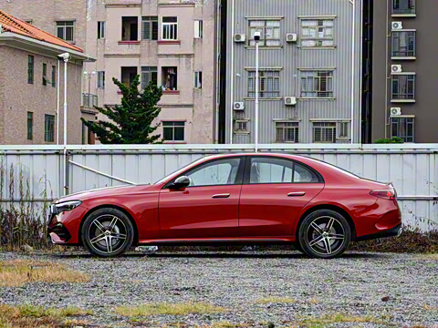 2024�� E 300 ʱ�����˶���