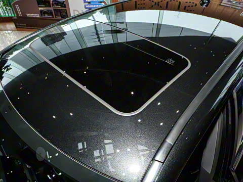 2025�� 300 ����������