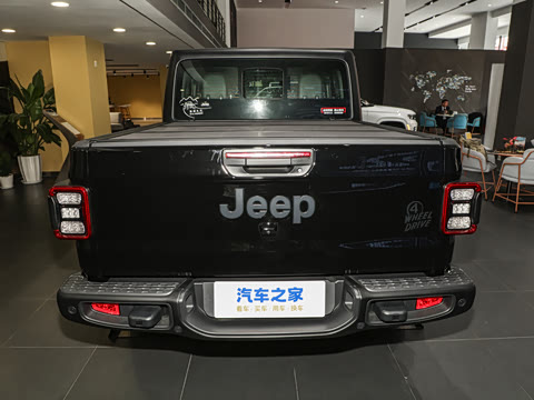 2023�� 3.6L Overland