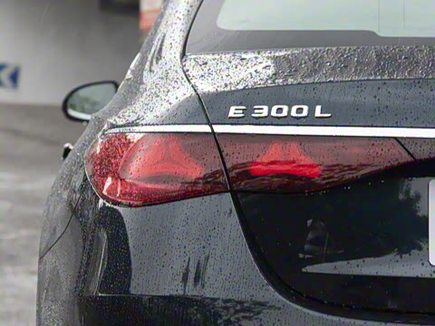 2025�� �Ŀ� E 300 L ������