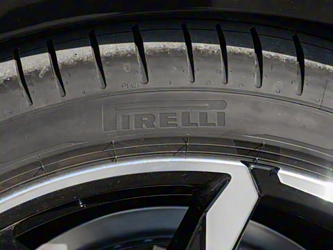 2025�� 225i M�˶���ҹ��װ