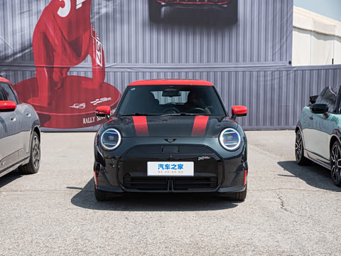 2025�� JOHN COOPER WORKS