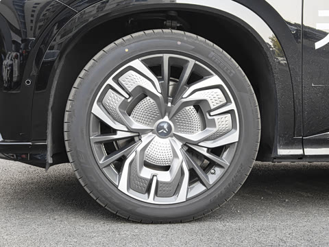 2025�� 680 Ultra������