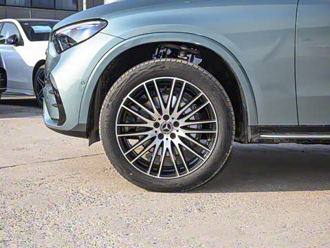 2025�� GLC 300 L 4MATIC ������ 5��