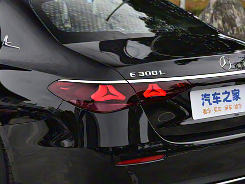 2024�� �Ŀ� E 300 L ������