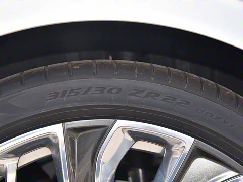 2026�� 4.0T V8 Mulliner