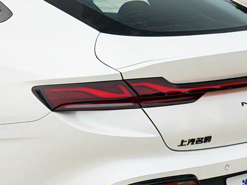 2025�� 2.0T 405 AT������