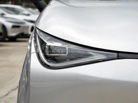 2025�� Mate 300km׷���