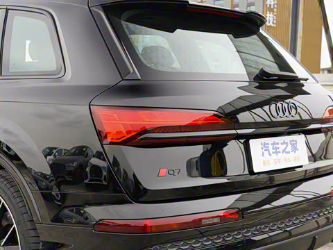 2025�� 55 TFSI quattro S line��ѩ�˶���