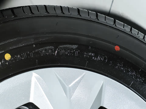 2024�� 2.0L �ֶ��๦�����а� CNG 7��