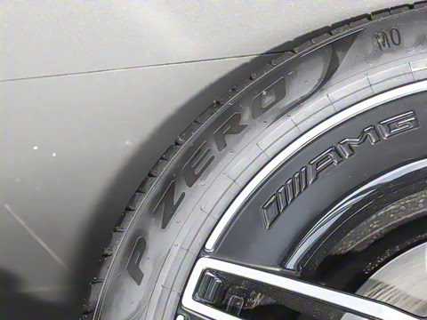 2025�� �Ŀ� E 300 L �����˶���