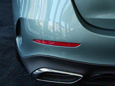 2025�� �Ŀ� E 260 �˶���