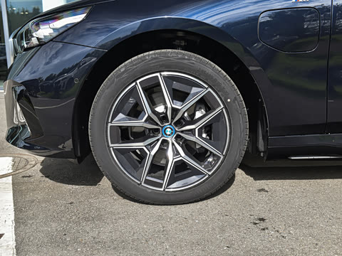 2024�� eDrive 35L ������ M�˶���װ